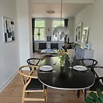 Center With Balcony, Garden & Free Parking Appartement Odense