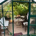 Center With Balcony, Garden & Free Parking *