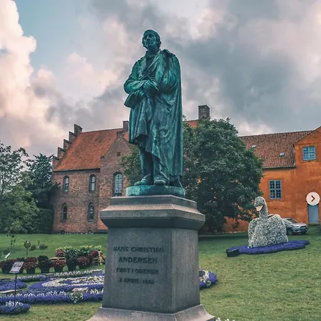 Apartment Center With Balcony, Garden & Free Parking Odense