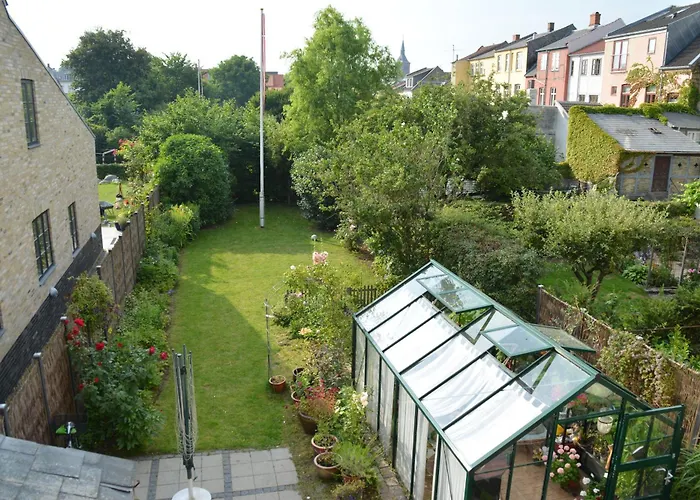 Center With Balcony, Garden & Free Parking Apartment